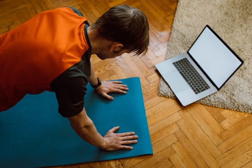 How do you conduct virtual fitness training