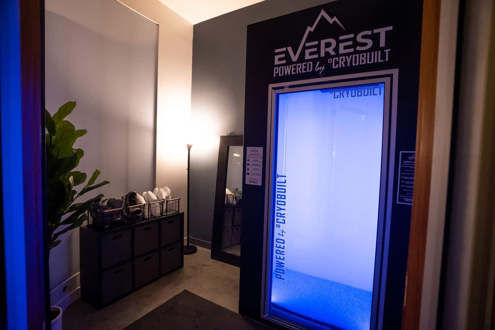 https://fitathletic.com/wp-content/uploads/2023/04/Cryotherapy-01.jpg